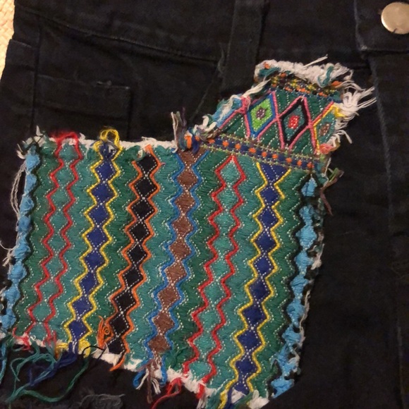 Jen’s Pirate Booty Raw Hemmed Embroidered Black Jean Low Rise Shorts - Picture 4 of 13